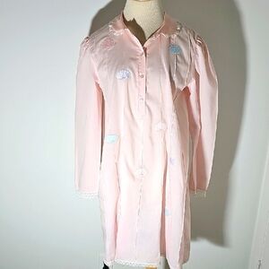 Vintage NWT. WOMENS NIGHT GOWN. Lovely Lace Trim With Shell Accents. Size Large.